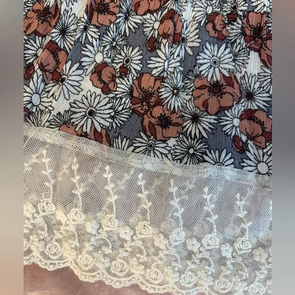 She + Sky Floral Mini Dress in Gray and Brown with Lace Trim - Picture 4 of 7